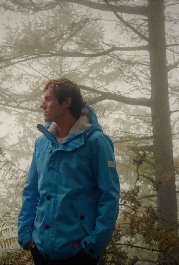 Męzczyzna w stroju oneil